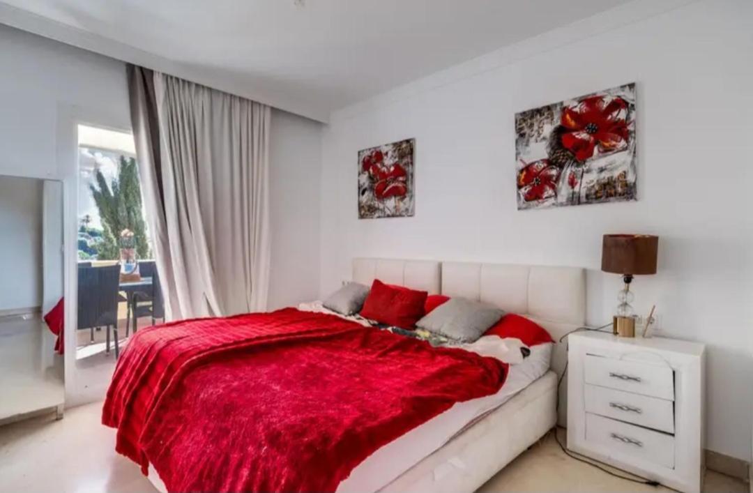 Bedroom, With A Share Bathroom In A Bed And Breakfast Place มาลากา ภายนอก รูปภาพ